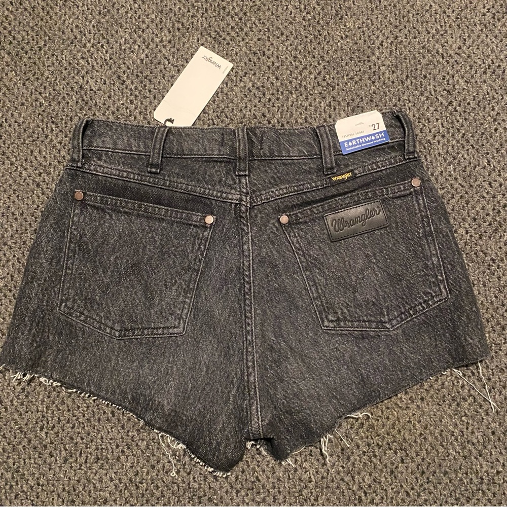 Wrangler Women's Size 27 Shadow Black High Rise Festival Denim Jean Shorts